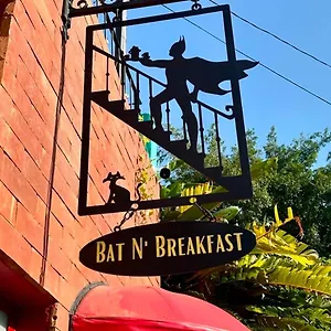 pousada-bat-n-breakfast-no-beco-do-batman.topsaopaulohotels.com/